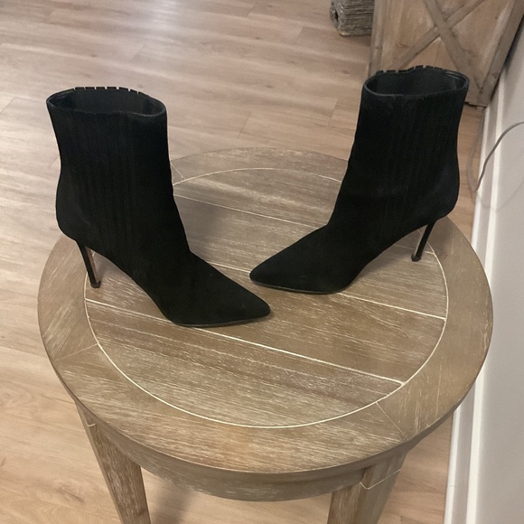 VERONICA BEARD “LISA” BLACK SUEDE BOOTIE - Picture 4 of 9